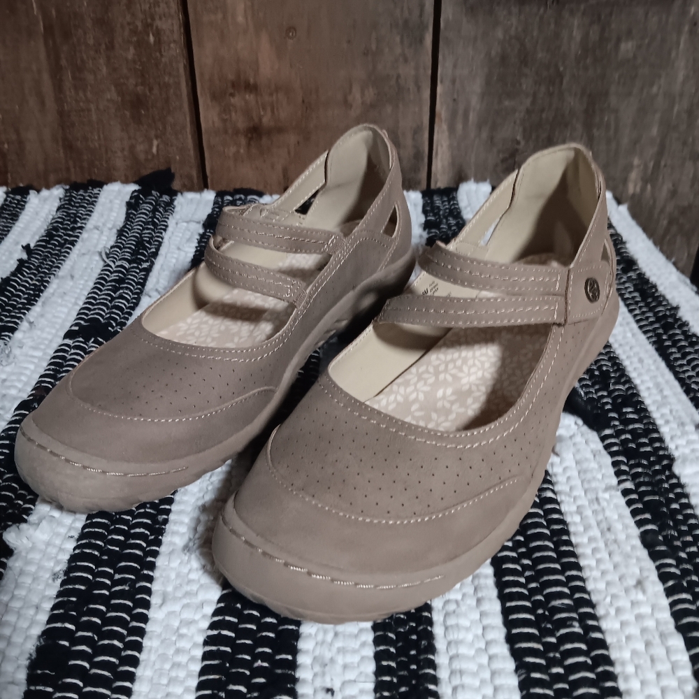 Women's Tan Mary Jane Shoes